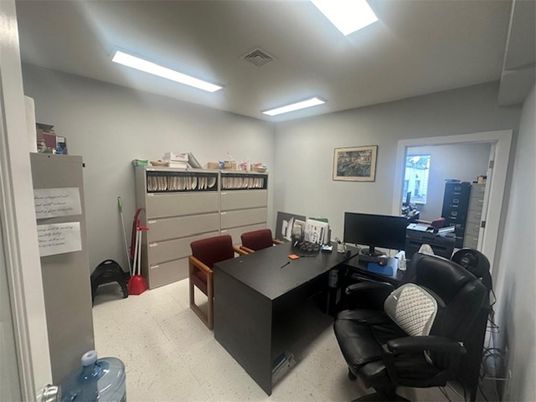Home Office, Interior