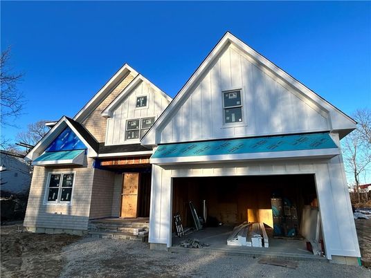 Attached, Exterior, Facade, Farmhouse