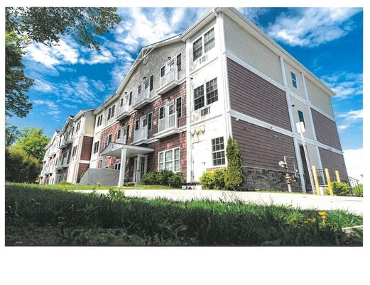 Exterior, Facade, Rowhouse