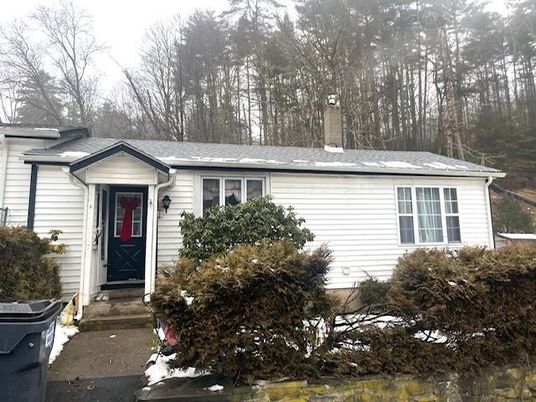 Exterior, Facade, Cape Cod
