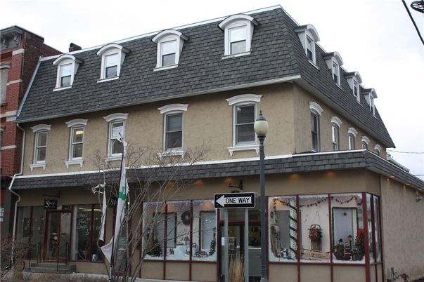 Exterior, Facade, Rowhouse