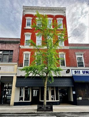 Exterior, Facade, Brick Facade, Rowhouse
