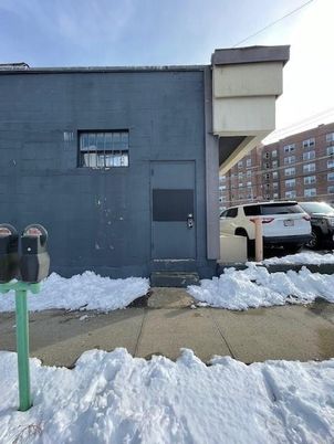 Exterior, Facade, Modern