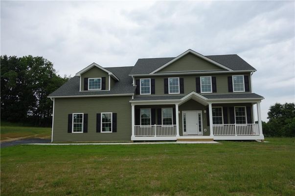Exterior, Facade, Farmhouse