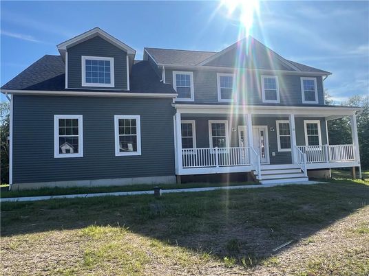 Exterior, Facade, Farmhouse