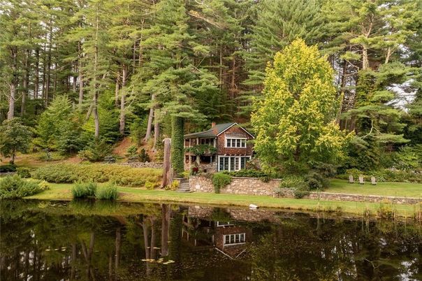 Exterior, Lake