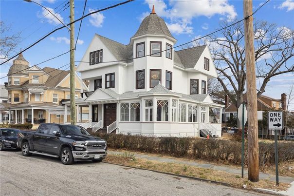 Exterior, Facade, Queen Anne Victorian