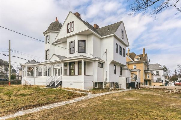 Backyard, Exterior, Facade, Queen Anne Victorian