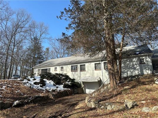 Attached, Exterior, Facade, Cape Cod