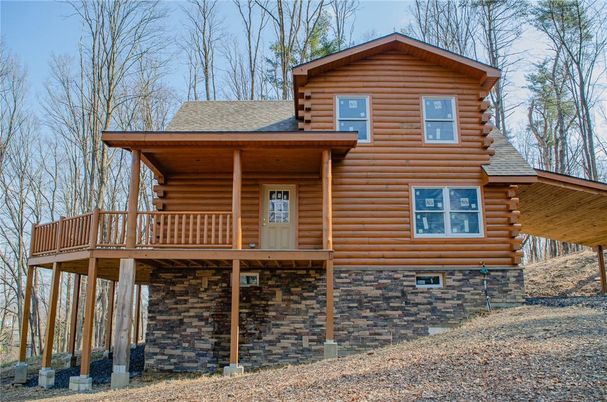 Exterior, Facade, Log Home