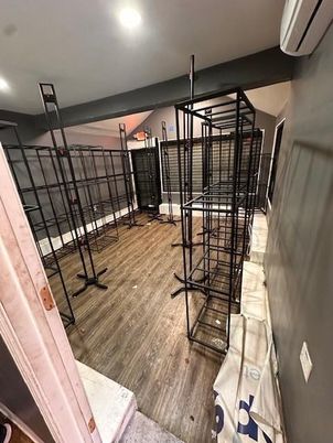 Fitness Equipment, Interior, Recessed Lighting, Wine Storage, Wood Texture Flooring