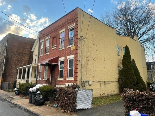 Exterior, Facade, Brick Facade, Rowhouse