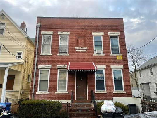 Exterior, Facade, Brick Facade, Rowhouse