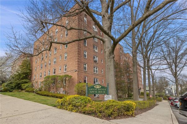Exterior, Facade, Brick Facade, Condo Building