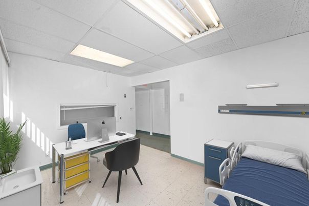 Home Office, Interior