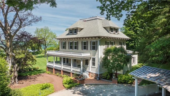 Backyard, Exterior, Facade, Queen Anne Victorian