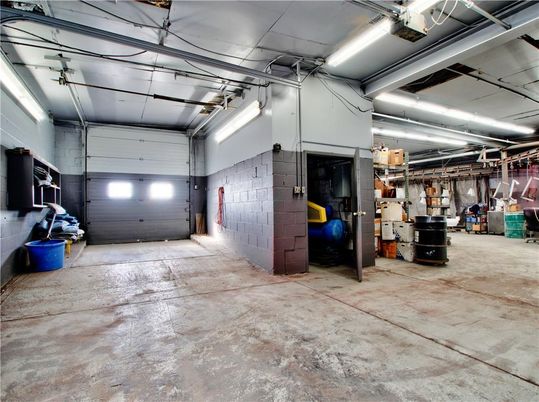 Garage, Interior