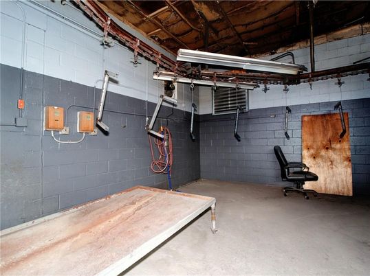 Garage, Interior
