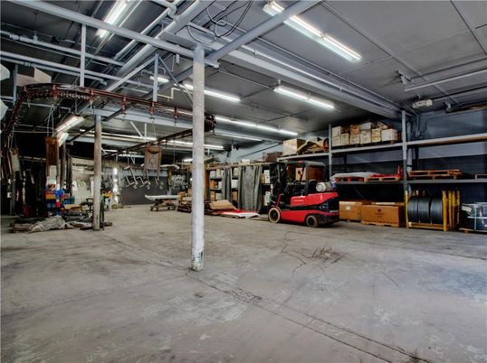 Garage, Interior