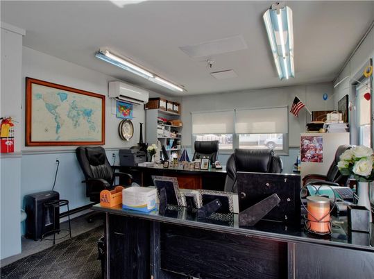 Home Office, Interior