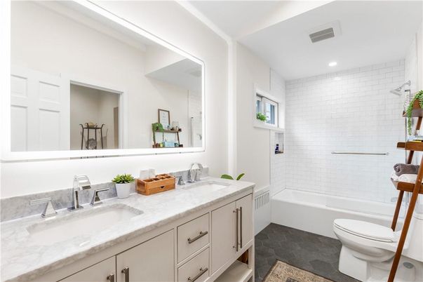 Bathroom, Dual Sink Vanities, Interior, Recessed Lighting
