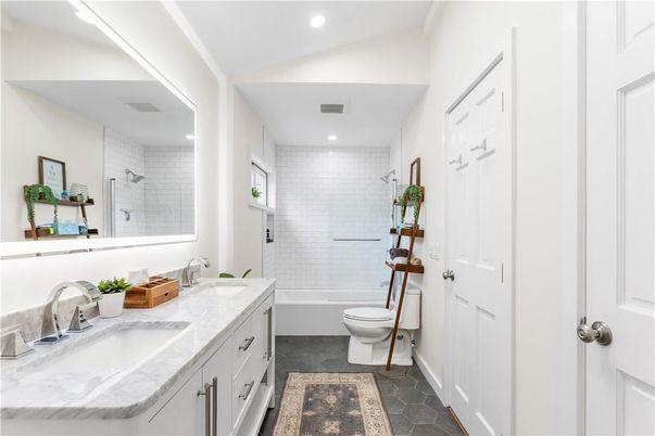 Bathroom, Dual Sink Vanities, Interior, Recessed Lighting
