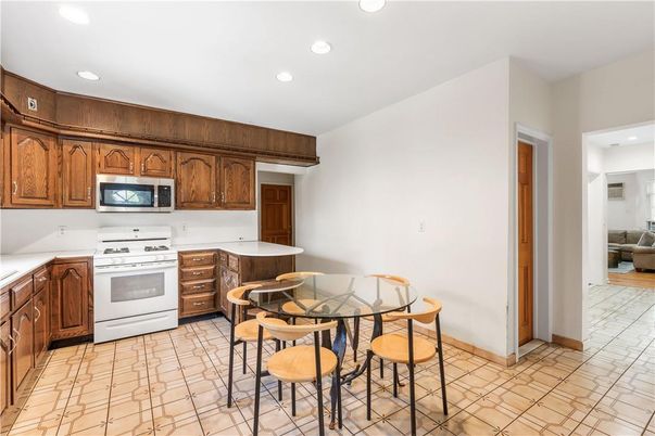 Dining room, Interior, Kitchen, Recessed Lighting