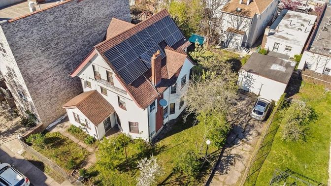 Exterior, Drone