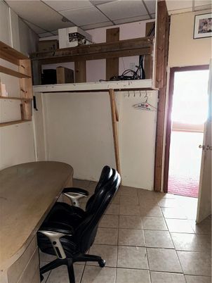 Home Office, Interior