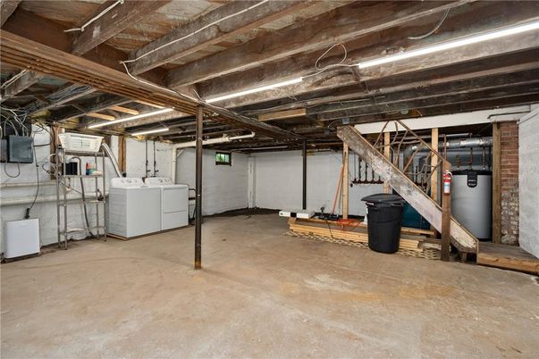 Interior, Washer, Wooden Beams