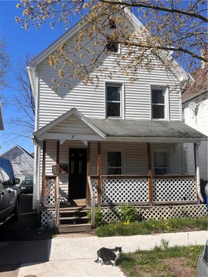 Exterior, Facade, Queen Anne Victorian