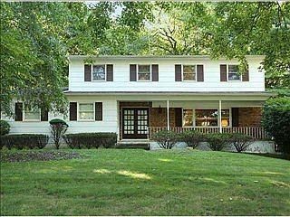 Exterior, Facade, Raised Ranch