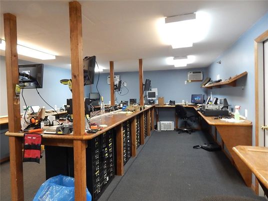 Home Office, Interior