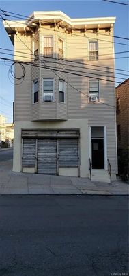 Attached, Exterior, Facade, Rowhouse