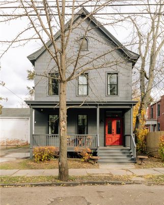 Exterior, Facade, Queen Anne Victorian