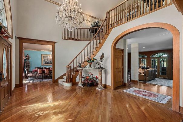 Chandelier, Dining room, Interior, Recessed Lighting, Wood Texture Flooring