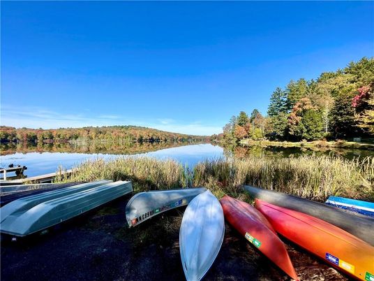 Exterior, Lake