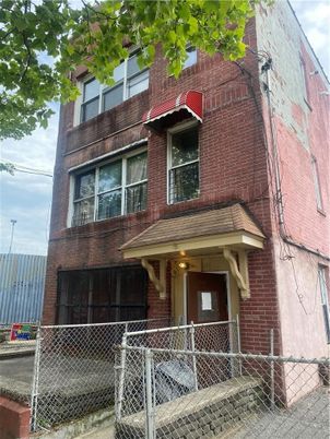 Exterior, Facade, Brick Facade, Rowhouse