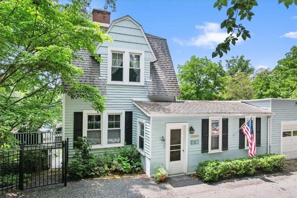 Attached, Exterior, Facade, Cape Cod