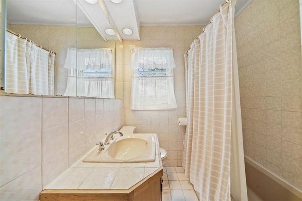 Bathroom, Interior, Tile Countertops
