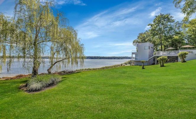 Exterior, Lake