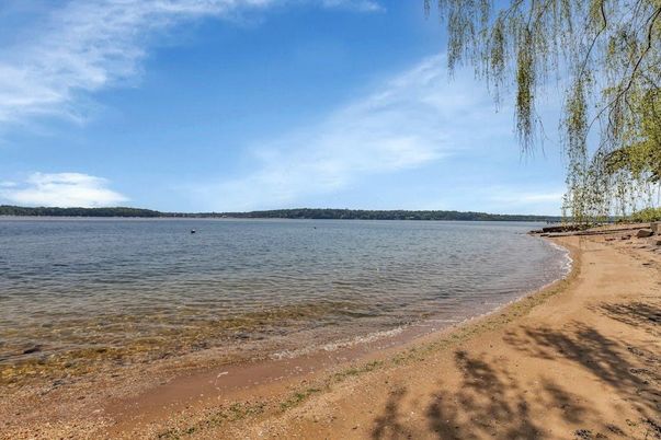 Exterior, Lake