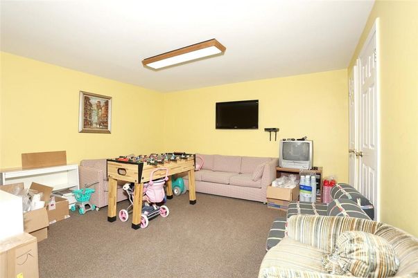 Game Room, Interior