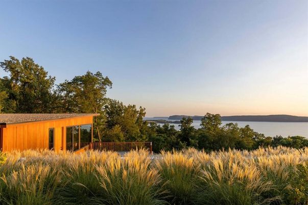 Exterior, Lake