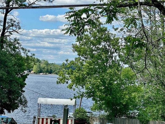 Exterior, Lake