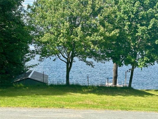 Exterior, Lake