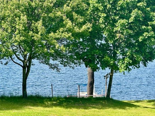 Exterior, Lake