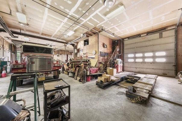 Garage, Interior