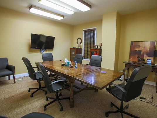 Home Office, Interior