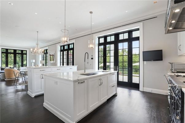 Chandelier, Dining room, Interior, Kitchen, Pendant Lights, Recessed Lighting, Wood Texture Flooring